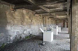 Restos de muralla en el Museo de las Migraciones