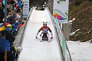 Deutsch: 2. und finaler Lauf der Juniorinnen bei den 33. FIL Juniorenweltmeisterschaften 2018 in Altenberg/Erzgebirge am 1. Februar 2018 (Namen der Abgebildeten in den Kategorien) English: 2nd and final run female juniors at the 2018 33th FIL Junior World Championships at Februar 1st alt Altenberg, Germany (names in categories)