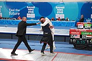 Deutsch: Fechten bei den Olympischen Jugend-Sommerspielen 2018: Tag 1, 7. Oktober 2018, Jungen, Säbel, Kampf um Bronze - Mazen Elaraby (EGY) - Robert Vidovszky (USA) 15:10 English: Fencing at the 2018 Summer Youth Olympics at 7 October 2018 – Boys' sabre Bronze medal match – Mazen Elaraby (EGY) Vs Robert Vidovszky (USA) 15:10