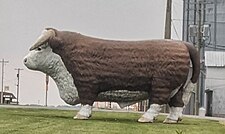 Fiberglass bull landmark at Gilboa, Ohio.jpg