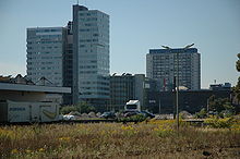 Blick auf die City Tower 1 und 2 des Lenauparks vom Areal des ehemaligen Frachtenbahnhofs (2006)