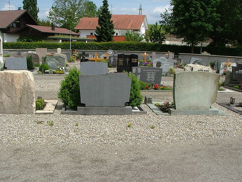 File:Friedhof - panoramio (129).jpg