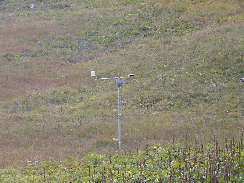 File:FuntenseeWetterstation-Meteomedia.jpg