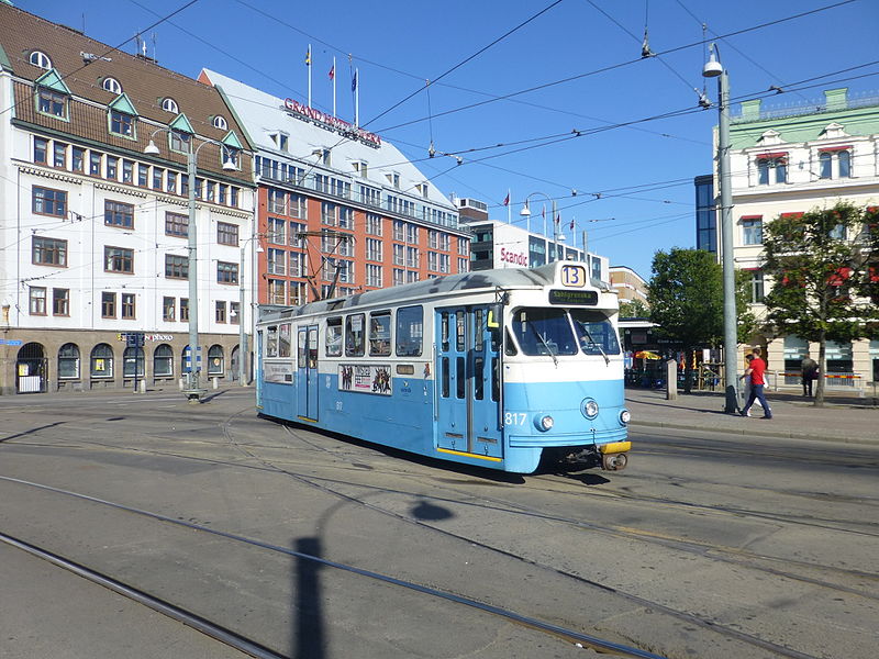File:Göteborg tram line 13 at Drottningtorget 03.JPG
