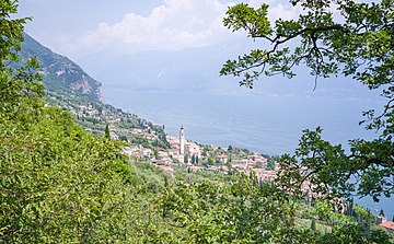 Fájl:Gargnano_dall_alto_Lago_di_Garda.jpg