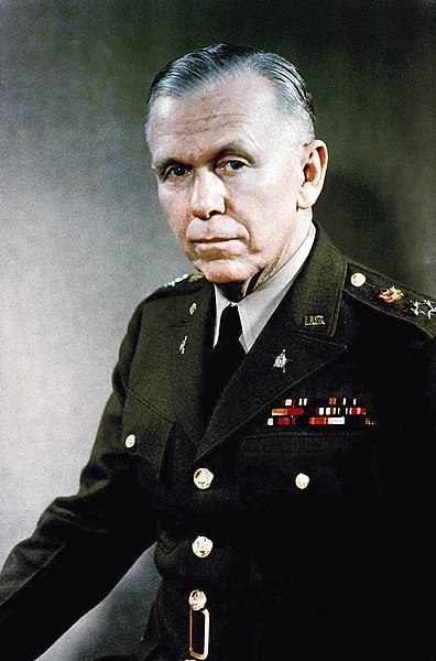 صورة:General George C. Marshall, official military photo, 1946.JPEG