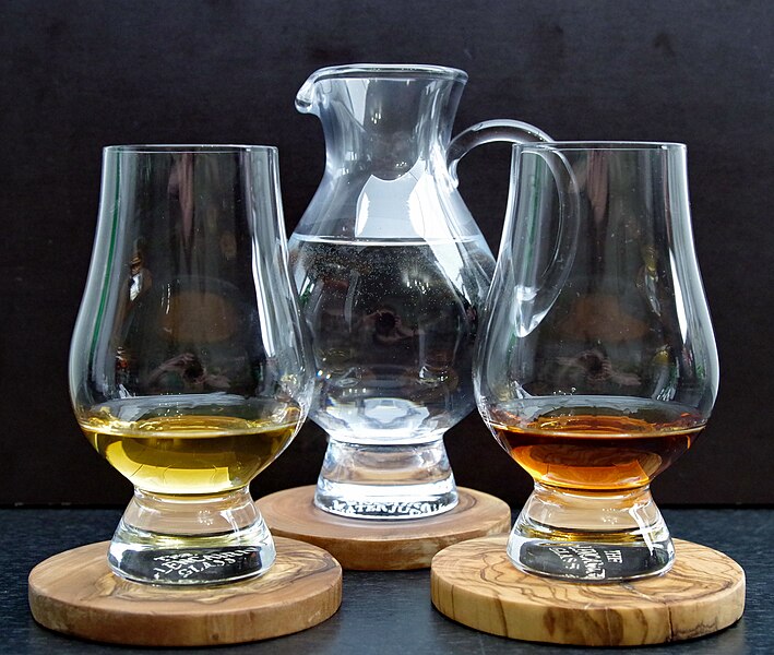 File:Glencairn Glasses and Water Jug.jpg