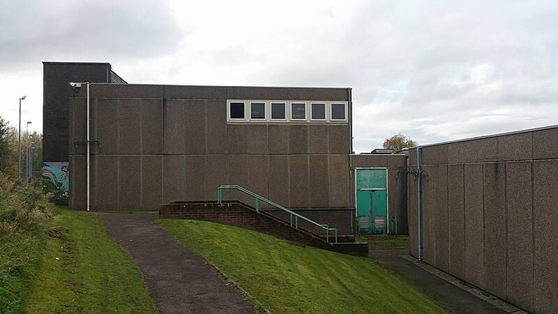 File:GlossopdaleCommunityCollegeHadfieldSportsHall.jpg