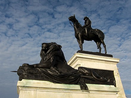 The central, equestrian statue of Grant with one of the four lions (2017)