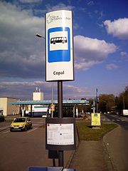 Un poteau d'arrêt à Grevenmacher. Notons que la commune y ajoute son logo.