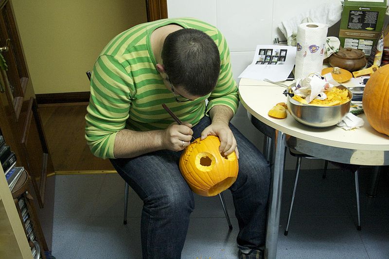 File:Halloween 2008 Pumpkin workshop 14.jpg