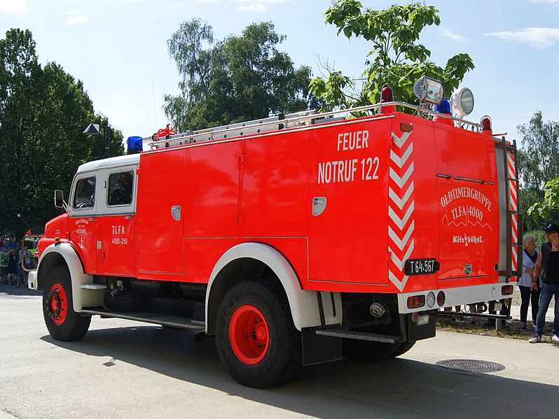 File:Hard-Feuerwehrfest-MB LAK 1624-1972-04ASD.jpg