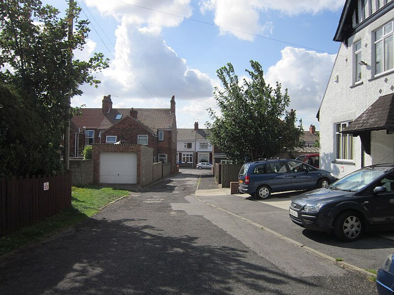 File:Heading towards Park Avenue, Withernsea (geograph 3611470).jpg