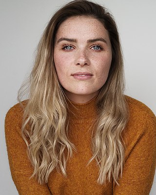 <span class="mw-page-title-main">Chelsea Halfpenny</span> English actress (born 1991)