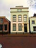 Woonhuis in aan het neoclassicisme ontleende stijl