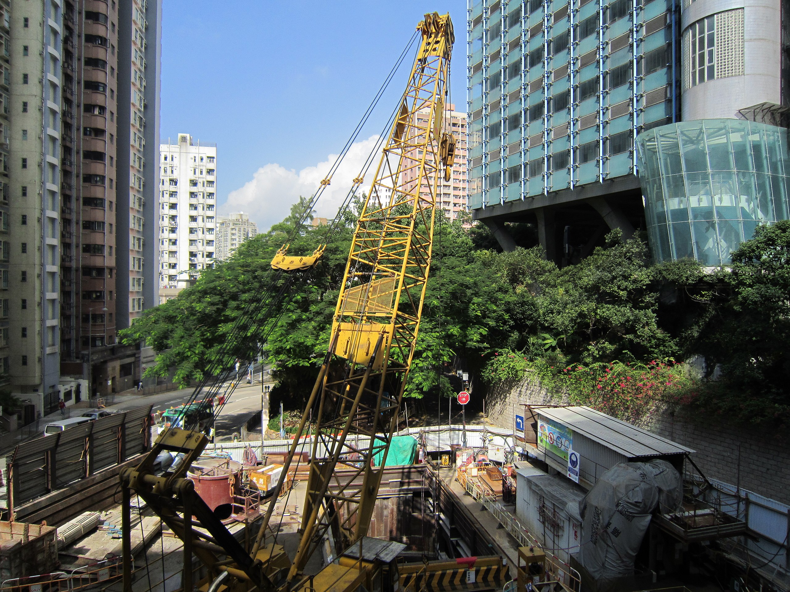 2560px-Hong_Kong_University_station_cons