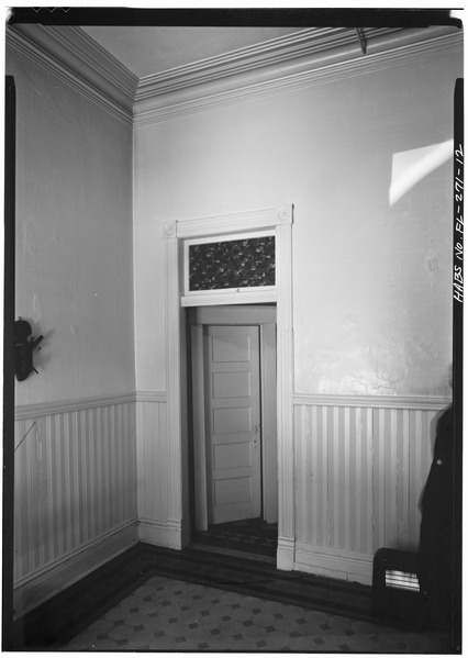 File:INTERIOR OF TYPICAL ROOM SHOWING DOOR MOLDING DETAIL - Cherokee Club, 1318 Ninth Avenue, Tampa, Hillsborough County, FL HABS FLA,29-TAMP,9-12.tif