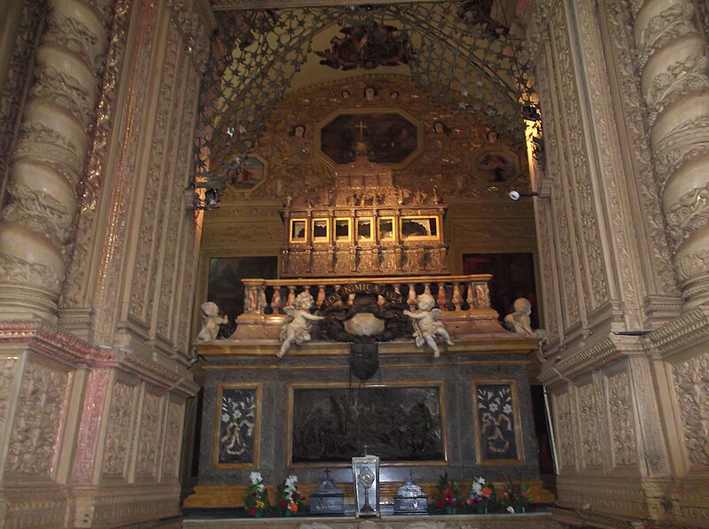 File:Inside Bascilica of Bom Jesus.JPG