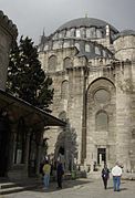 Türbesinin bulunduğu Süleymaniye Camii'nin dış görünümü.