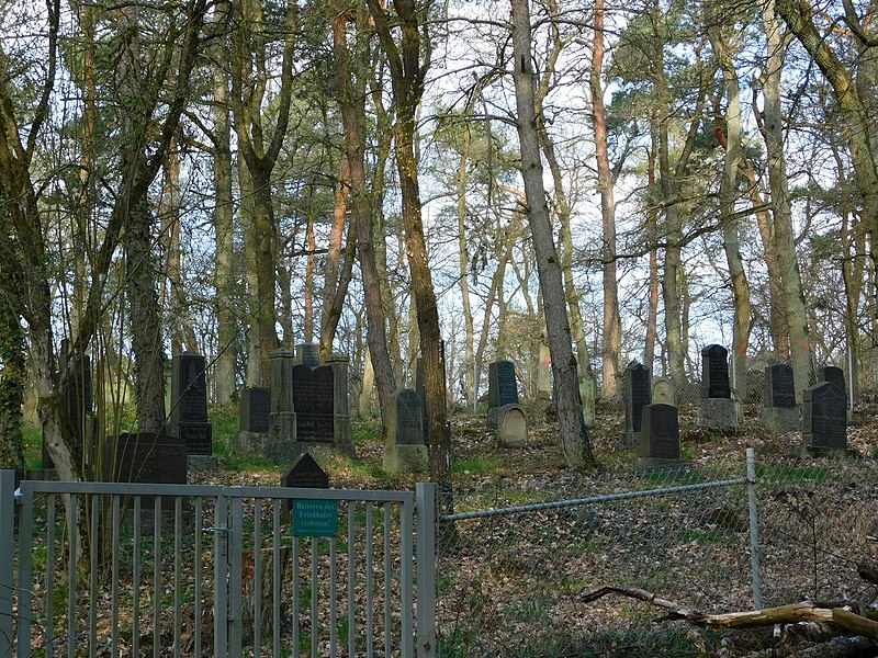 File:Jüdischer Friedhof Fürfeld 01.jpg