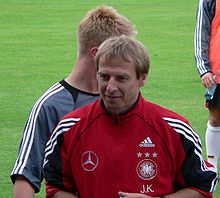 Jürgen Klinsmann como seleccionador nacional; tuvo su gran avance como jugador en el Stuttgart.