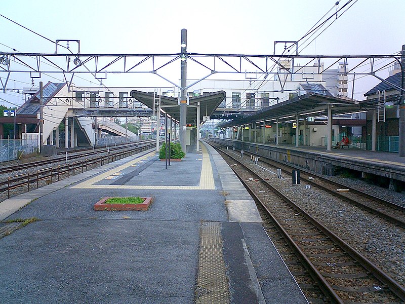 File:JRW-TsukaguchiStation-Platform.jpg