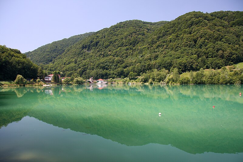 File:Jezero Most na Soci.jpg