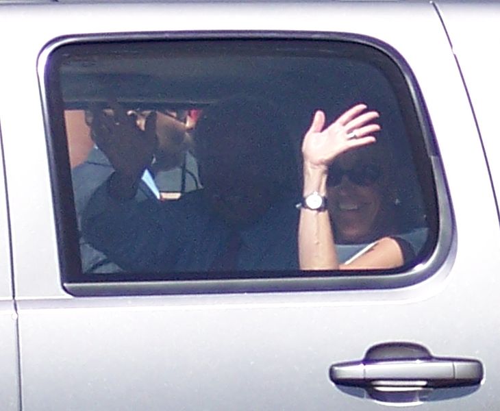 File:Jill Biden waves to Freewheelin Art Museum station (2803667286) (cropped).jpg