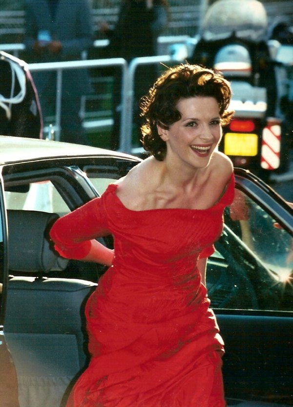 Binoche at the 2000 Cannes Film Festival