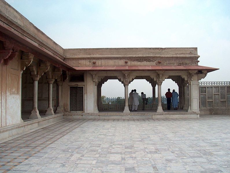 File:July 9 2005 - The Lahore Fort-A viewing balcony infront of the Shish Mahal.jpg