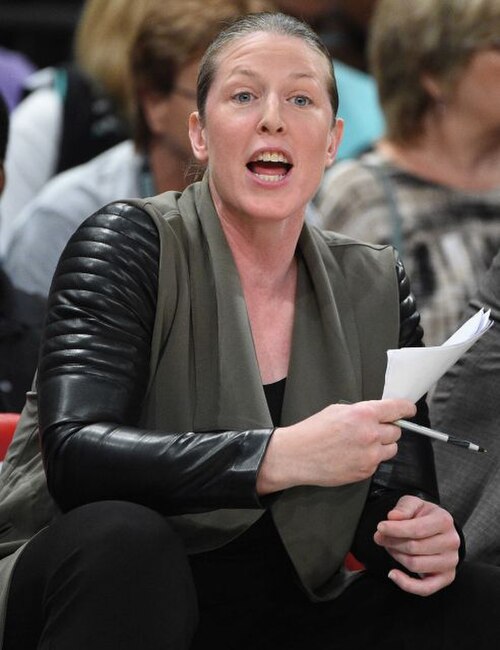 Smith coaching the New York Liberty in 2016