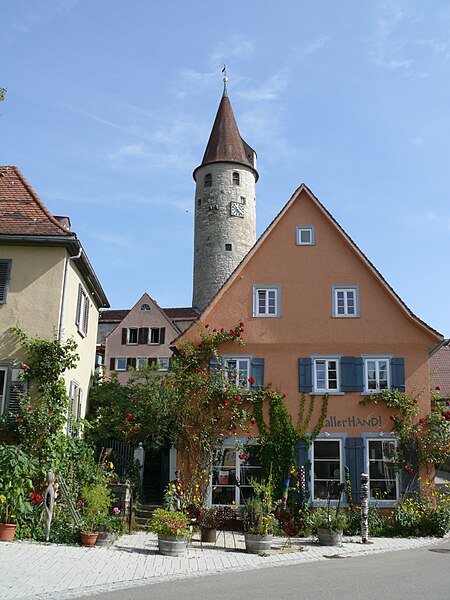 File:Kirchberg an der Jagst - Altstadt - Poststraße 37 und Stadtturm (2011).jpg