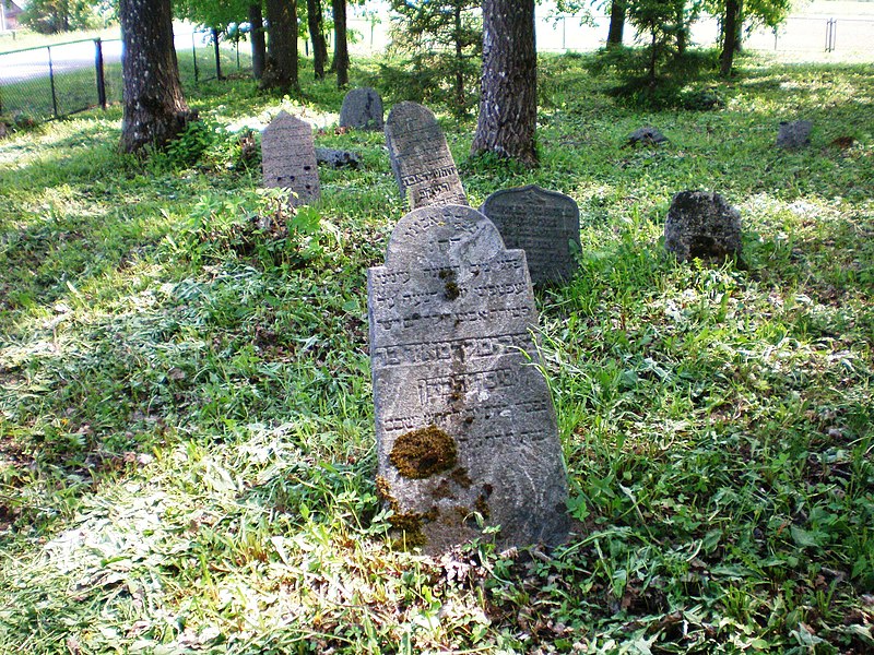 File:Krakių žydų kapinės1.JPG