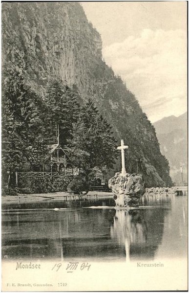 File:Kreuzstein Mondsee 1904.jpg