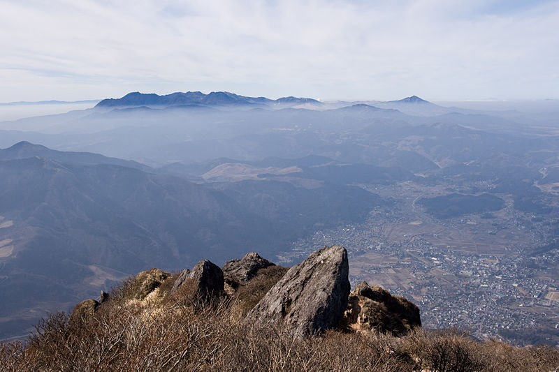 File:Kuju Mountains from Mt.Yufudake 06.jpg