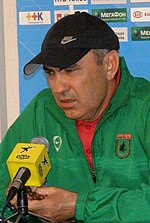 Gurban Berdiýew lors d'une conférence de presse en tant qu'entraîneur de Rubin Kazan