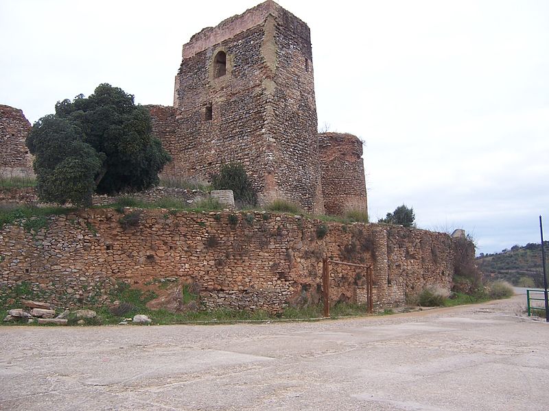 File:La torre del castillo antes del colapso.jpg