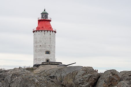 Landsort lighthouse (view from south) and Landsort 15,2 cm battery.