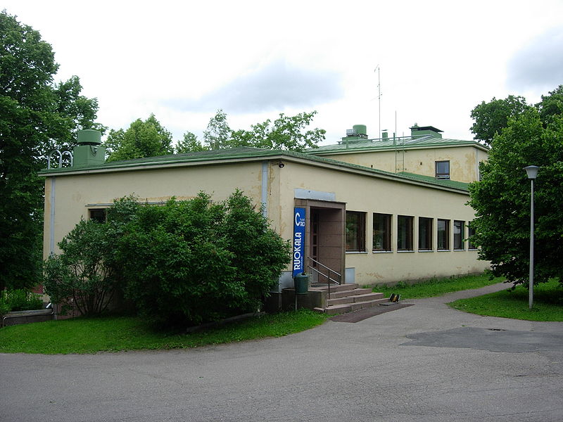 File:Lapinjärven koulutuskeskus, C-talon sisäänkäynti.jpg