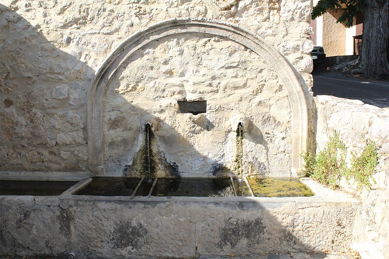 File:Lavoir Esparron Verdon 3.jpg