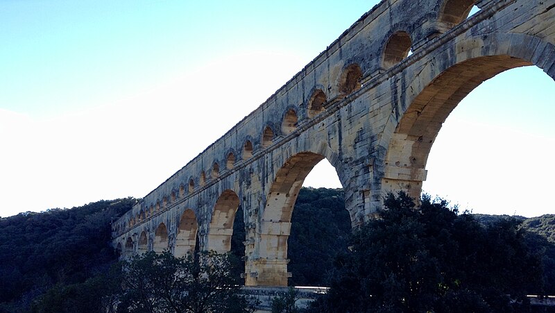 File:Le Pont du Gard 1.jpg