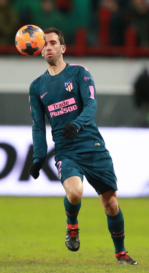 Godín in action for Atlético in 2018