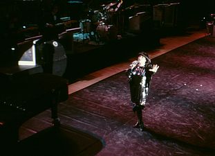 Mireille Mathieu uppträder, september 1986.