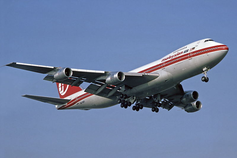 File:Malaysian Airline System Boeing 747-200B 9M-MHI LHR 1983-2-18.png