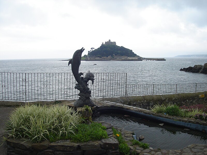 File:Marazion Dolphin Statue.jpg