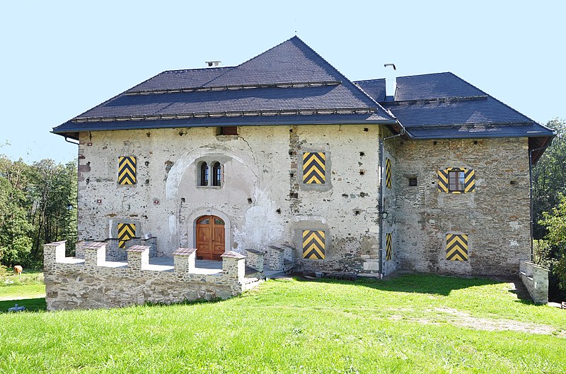 File:Maria Saal Moederndorf Schloss Nordansicht 21092010 77.jpg