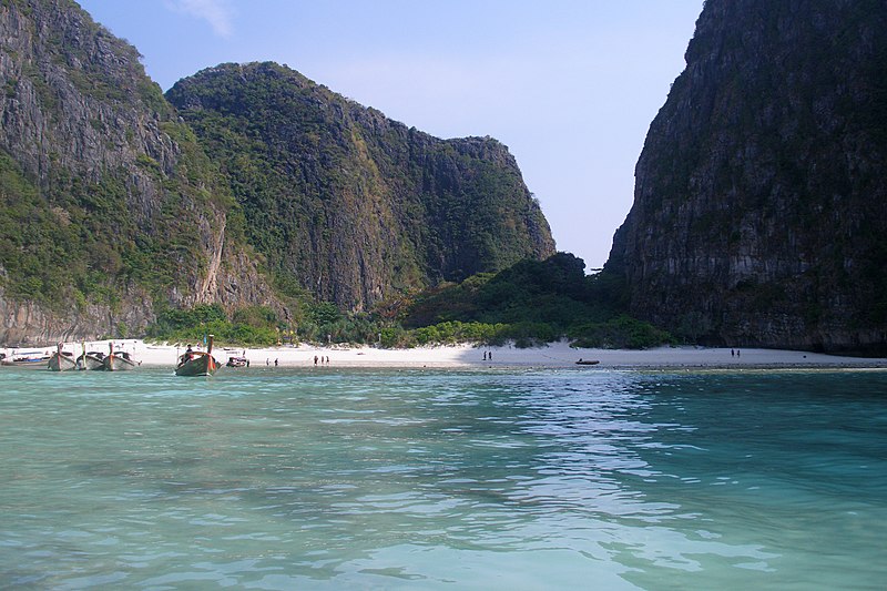 File:Maya beach tropical paradise, Koh Phi Phi Leh, Thailand.jpg