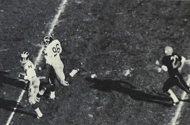 Mel Anthony runs 84 yards for a record-setting touchdown in the 1965 Rose Bowl.
