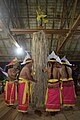 Bahasa Indonesia: Merangin adalah ritual pendahuluan yang wajib dilaksanakan menjelang Erau. Tujuannya adalah mengundang makhluk gaib untuk ikut serta dalam kemeriahan Erau dan supaya Erau berjalan dengan selamat, aman dan lancar. Tampak pada foto, ritual Merangin oleh laki-laki yang disebut Belian.