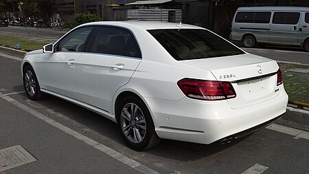 Mercedes-Benz E-Class V212 facelift 02 China 2014-04-14.jpg